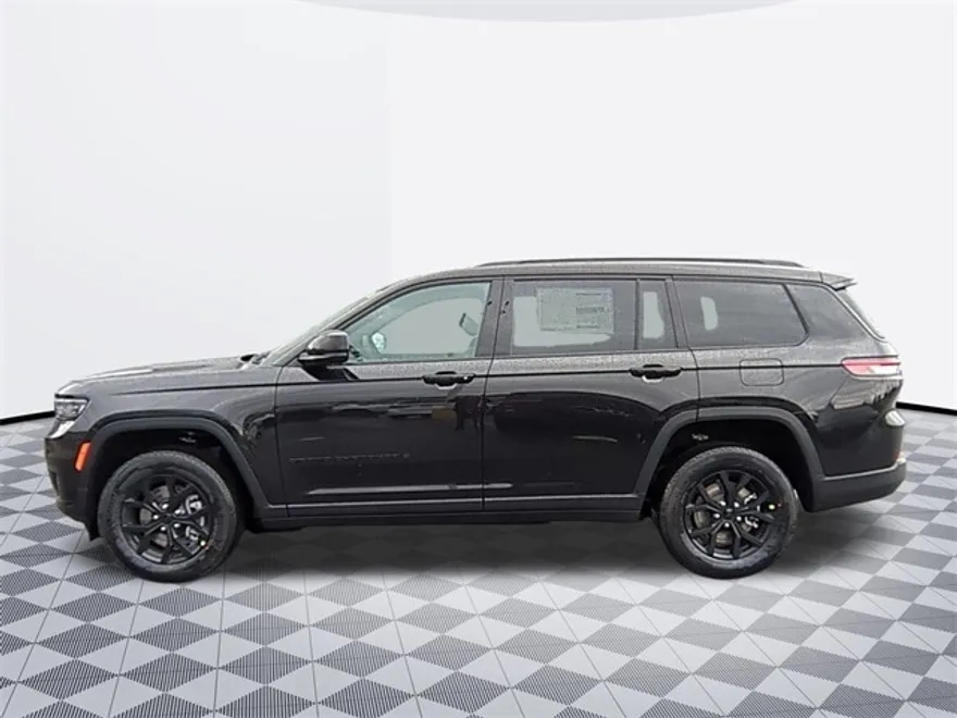 2025 Jeep Grand Cherokee Laredo Sport photo 1