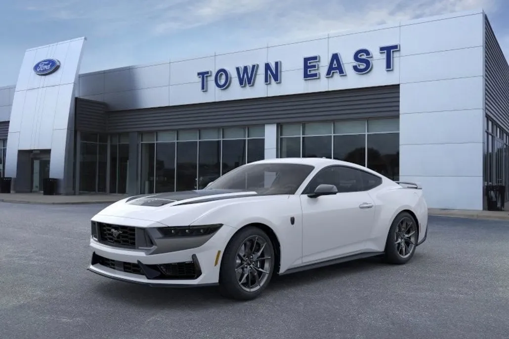 2025 Ford Mustang Dark Horse photo 1