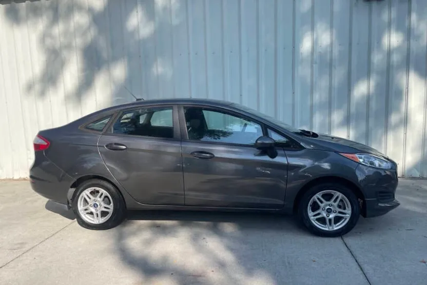 2018 Ford Fiesta SE photo 1