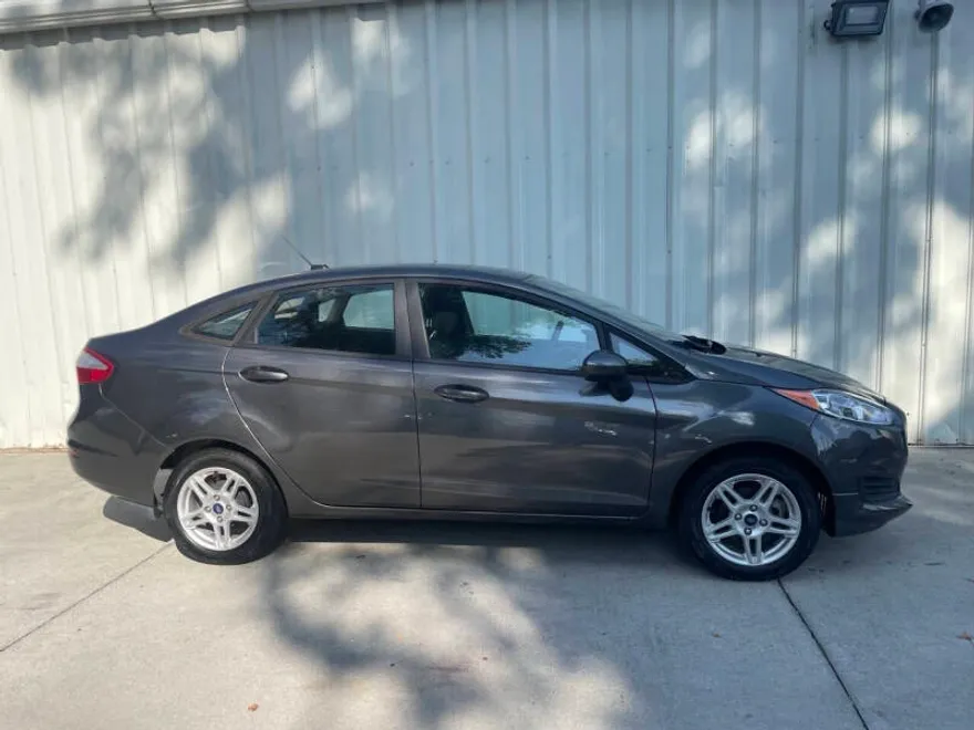 2018 Ford Fiesta SE photo 1
