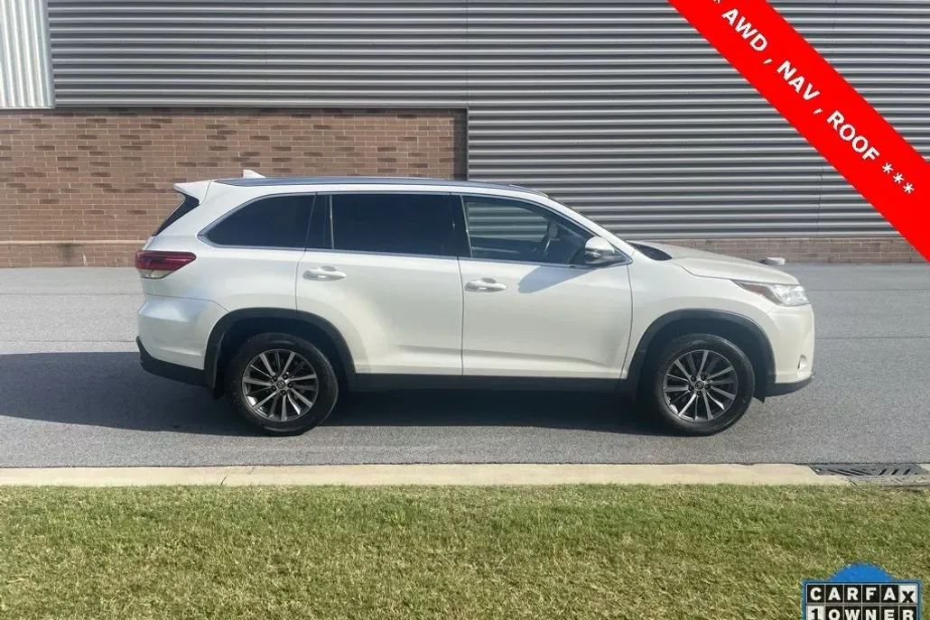 2019 Toyota Highlander XLE photo 1