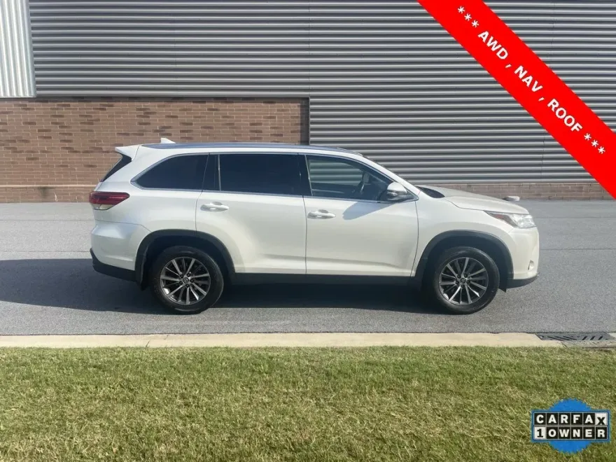 2019 Toyota Highlander XLE photo 1
