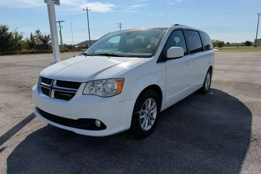 2020 Dodge Grand Caravan SXT photo 1