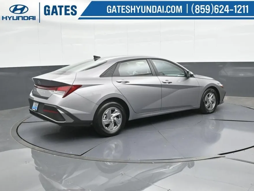 2025 Hyundai Elantra SE photo 1
