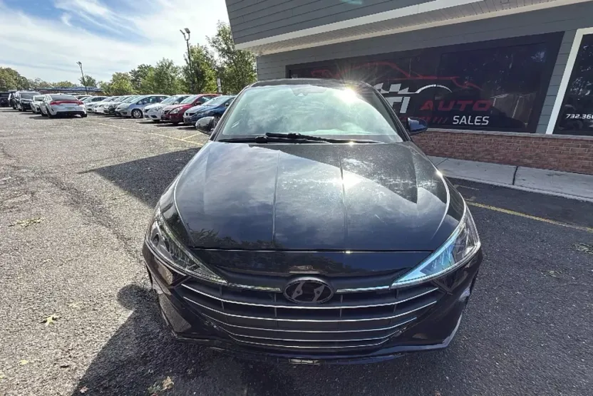 2020 Hyundai Elantra SE photo 1