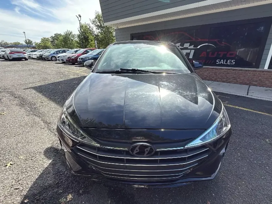 2020 Hyundai Elantra SE photo 1