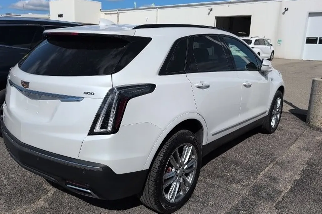 2023 Cadillac XT5 Sport photo 1