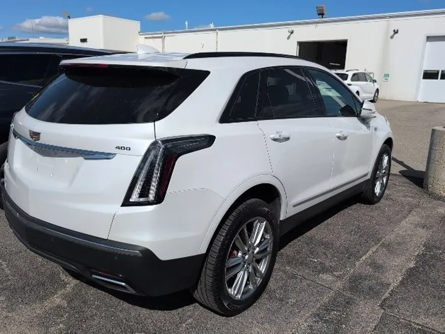 2023 Cadillac XT5 Sport photo 1