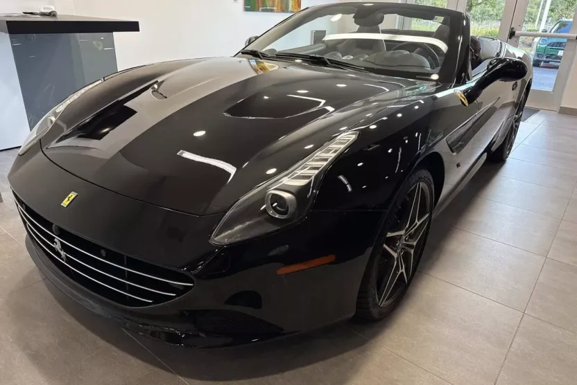 2015 Ferrari California T photo 1