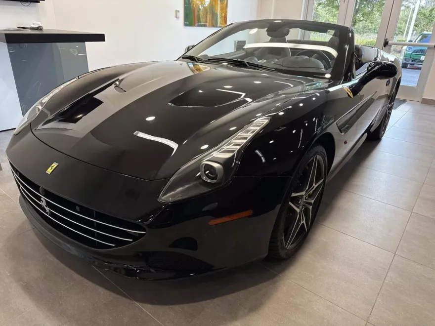 2015 Ferrari California T photo 1
