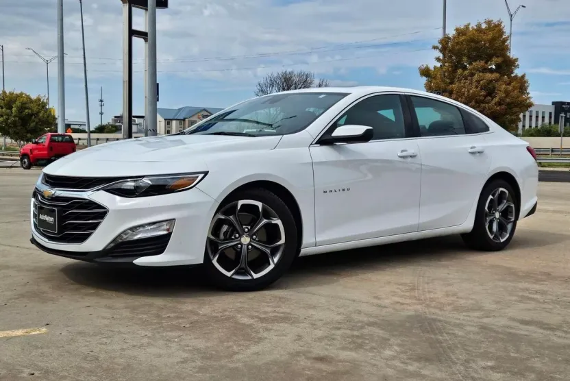 2023 Chevrolet Malibu 1LT photo 1