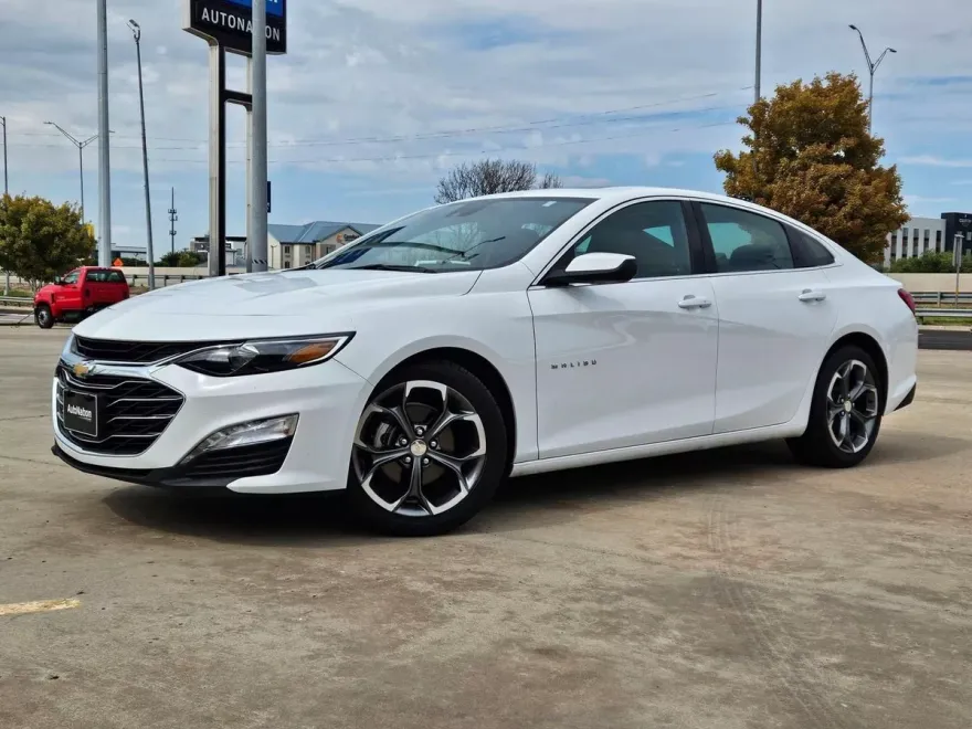 2023 Chevrolet Malibu 1LT photo 1