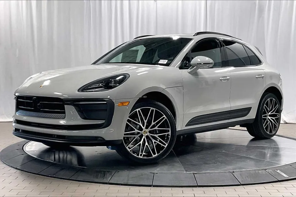 2025 Porsche Macan T photo 1