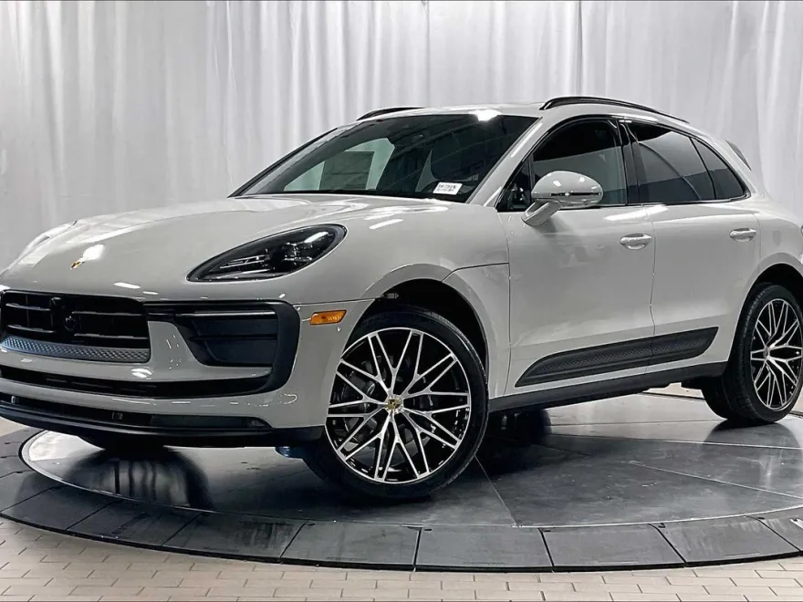 2025 Porsche Macan T photo 1