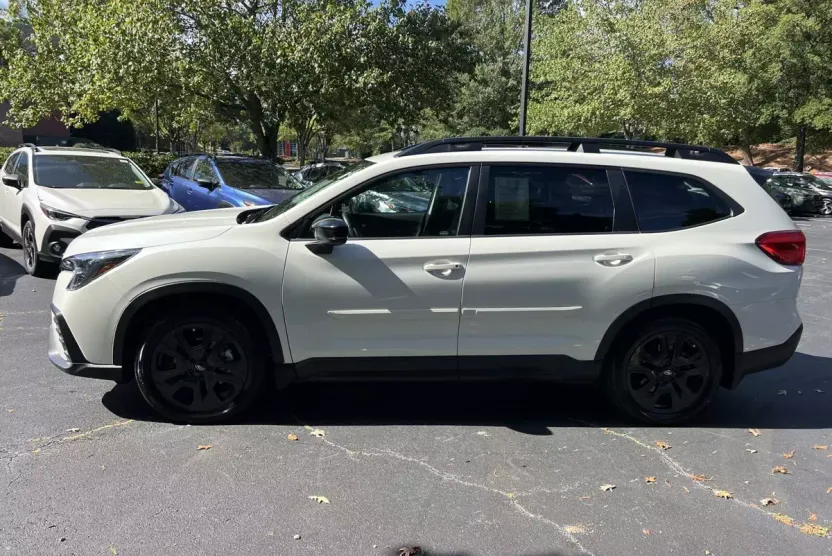 2025 Subaru Ascent Onyx Edition Touring photo 1
