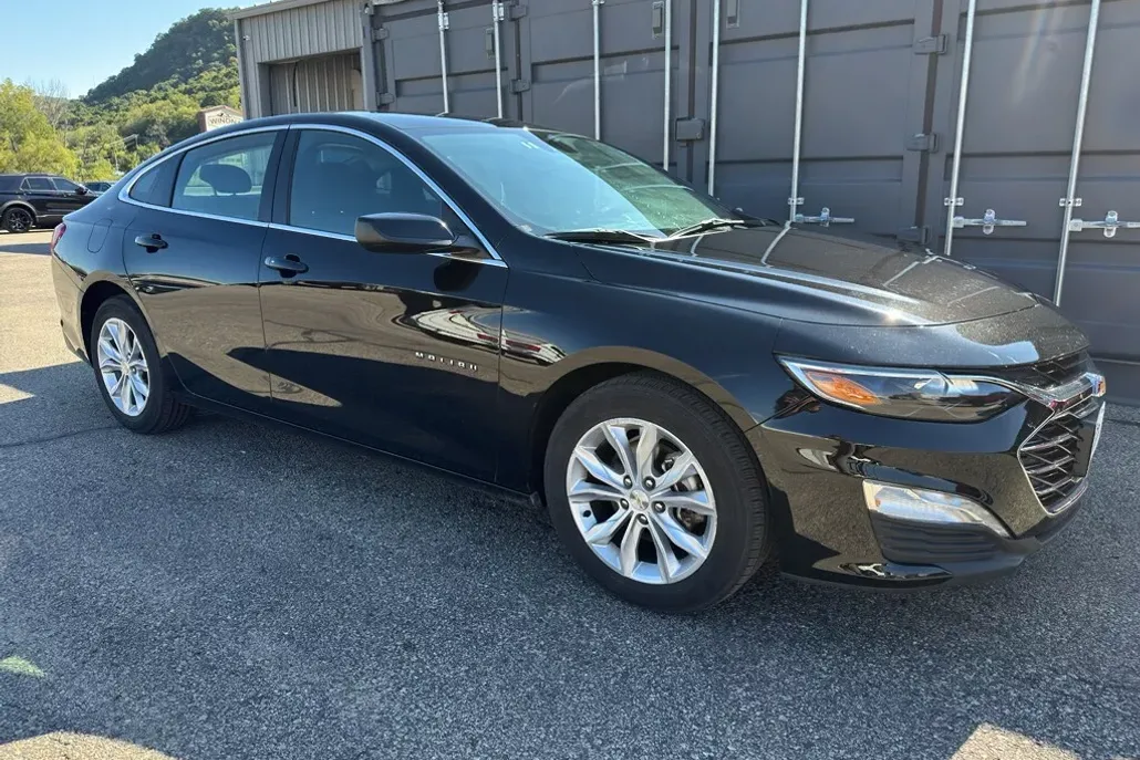 2024 Chevrolet Malibu 1LT photo 1