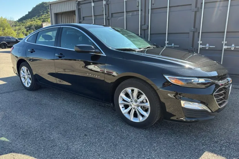2024 Chevrolet Malibu 1LT photo 1