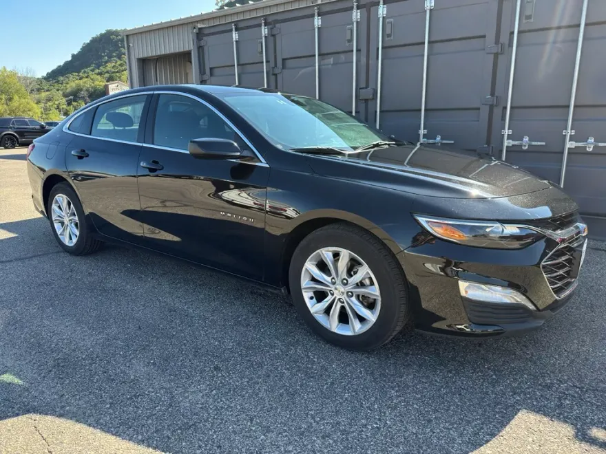 2024 Chevrolet Malibu 1LT photo 1
