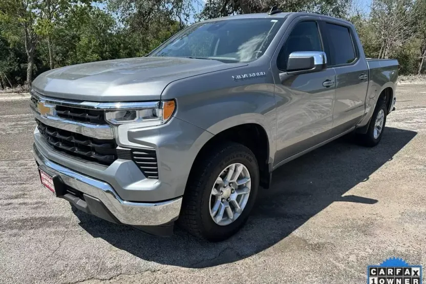 2023 Chevrolet Silverado 1500 LT photo 1