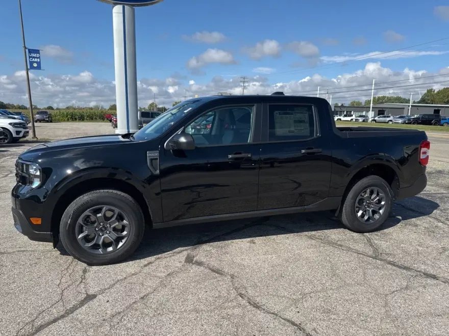 2025 Ford Maverick XLT photo 1