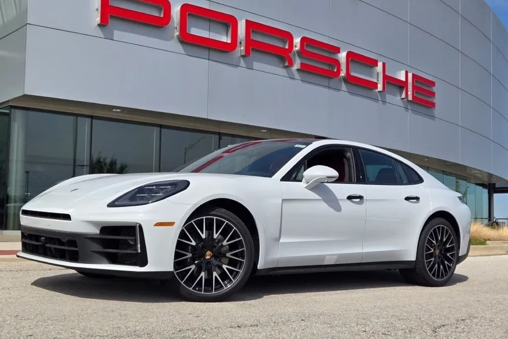 2025 Porsche Panamera 4 photo 1
