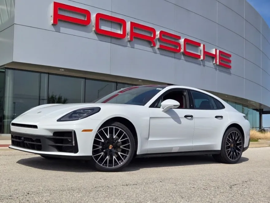 2025 Porsche Panamera 4 photo 1