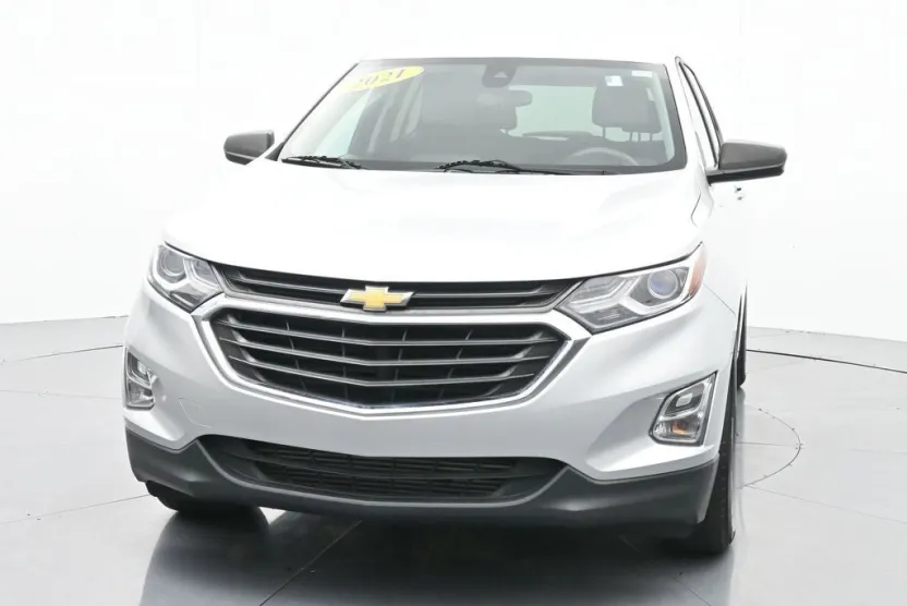 2021 Chevrolet Equinox LS photo 1