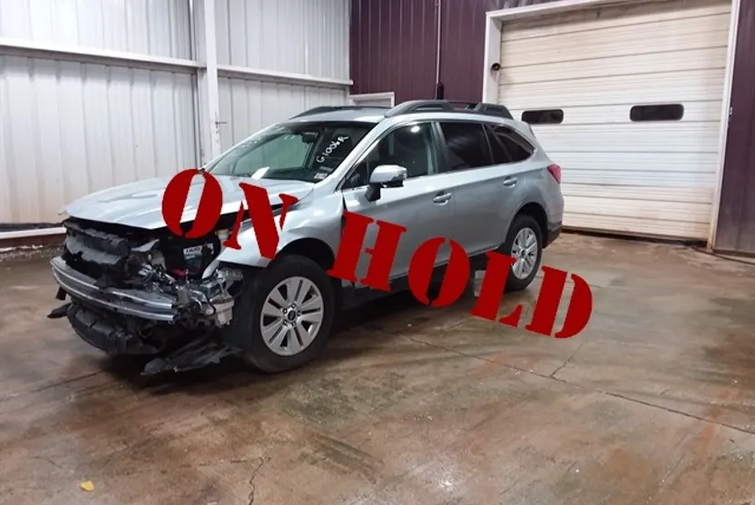2015 Subaru Outback 2.5i Premium photo 1