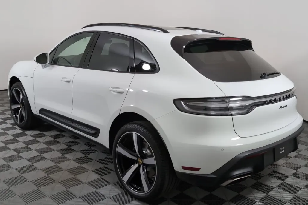 2026 Porsche Macan T photo 1