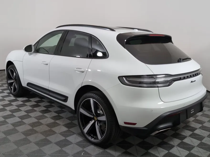 2026 Porsche Macan T photo 1