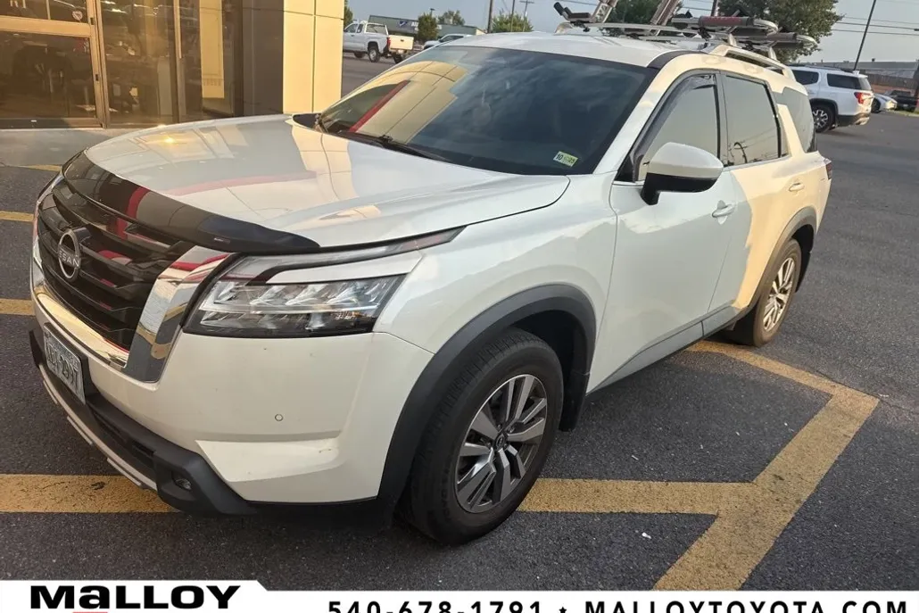 2022 Nissan Pathfinder SL photo 1