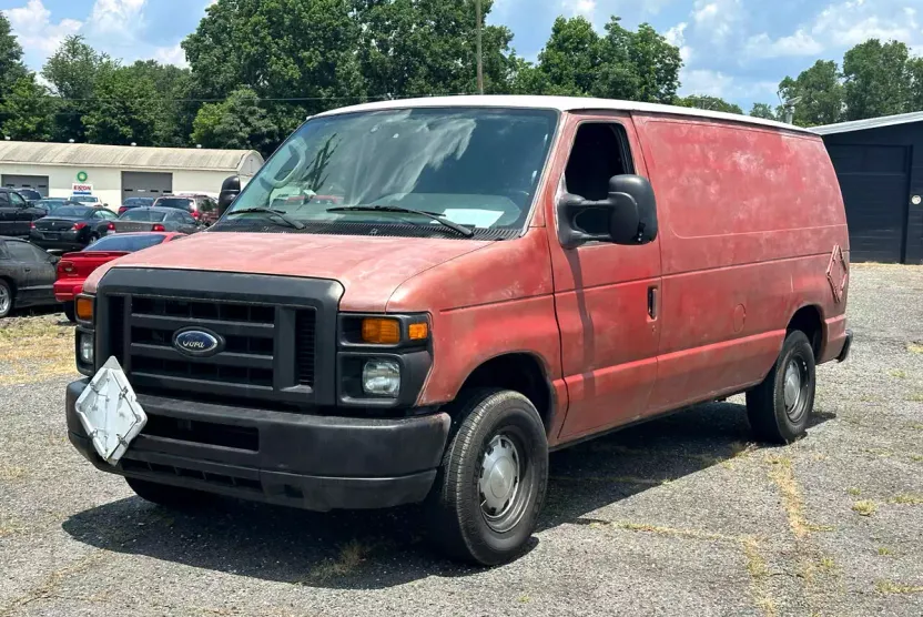 2010 Ford E-150 photo 1