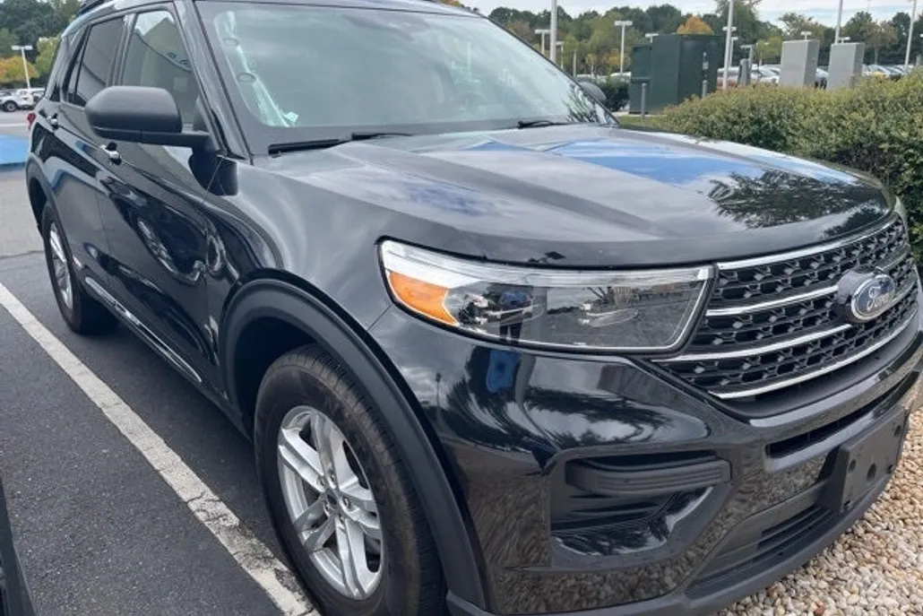 2020 Ford Explorer XLT photo 1