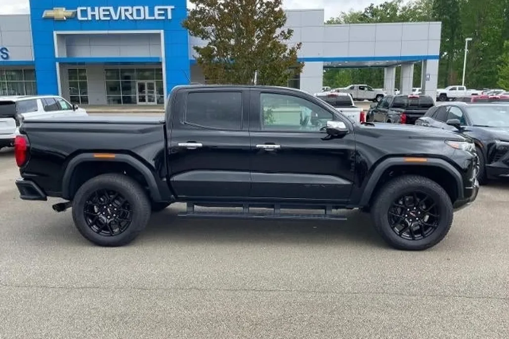 2024 Gmc Canyon Denali photo 1