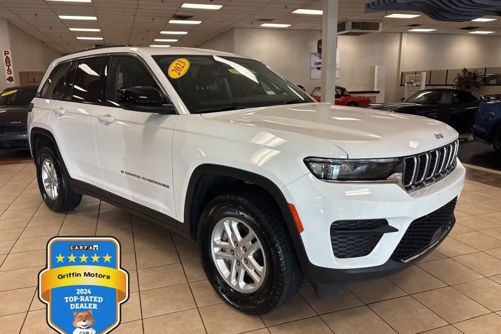 2023 Jeep Grand Cherokee Laredo photo 1