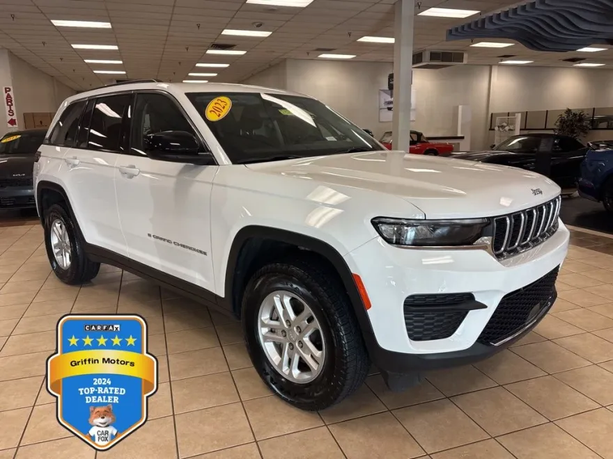 2023 Jeep Grand Cherokee Laredo photo 1