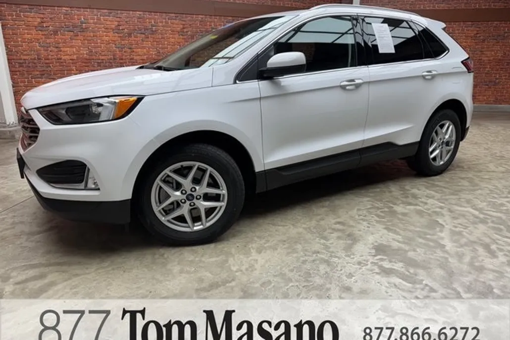 2022 Ford Edge SEL photo 1
