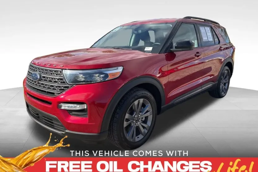 2022 Ford Explorer XLT photo 1
