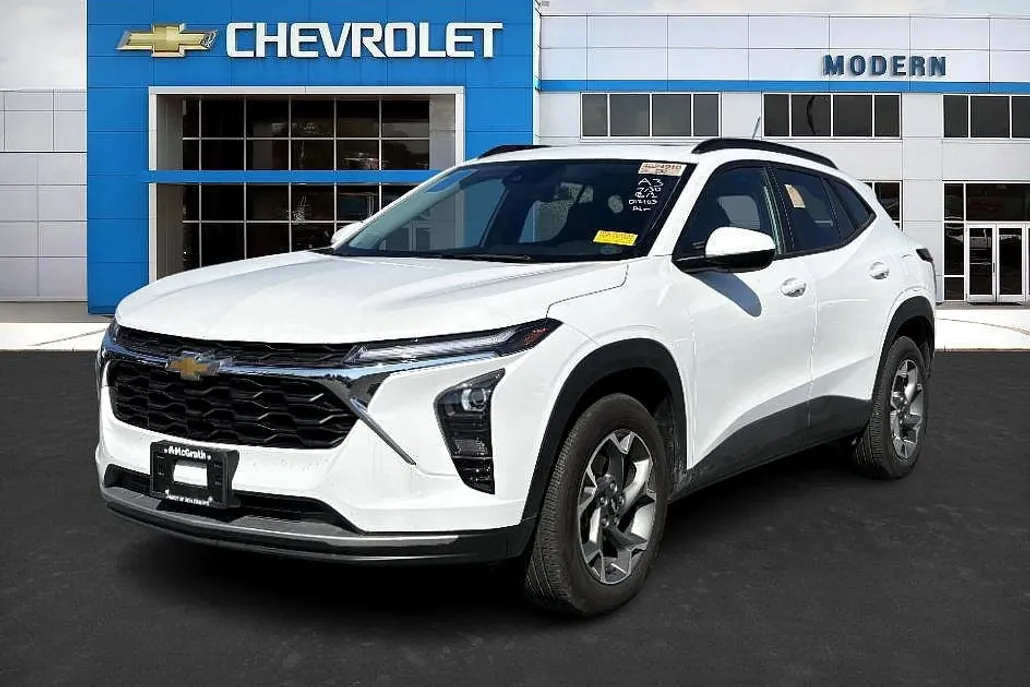 2025 Chevrolet Trax LT photo 1