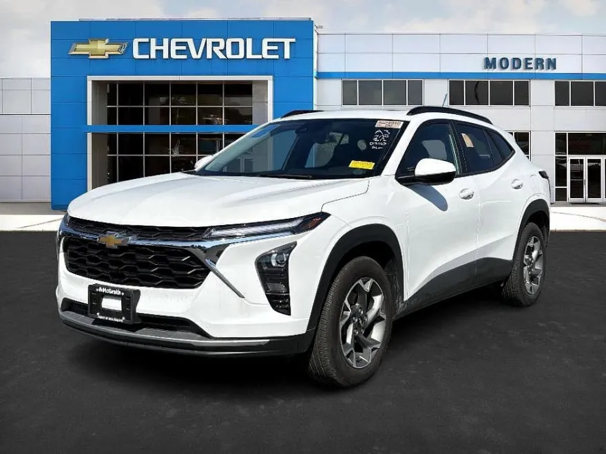 2025 Chevrolet Trax LT photo 1