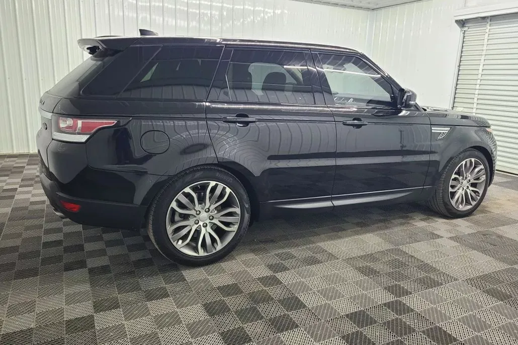 2017 Land Rover Range Rover Sport HSE photo 1