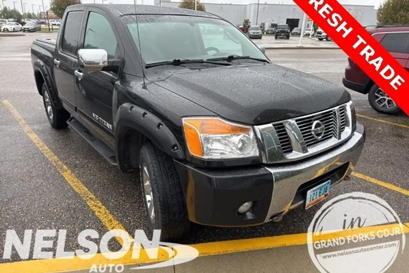 2011 Nissan Titan SV photo 1