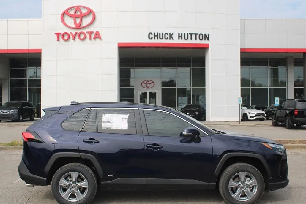 2025 Toyota RAV4 Hybrid XLE photo 1