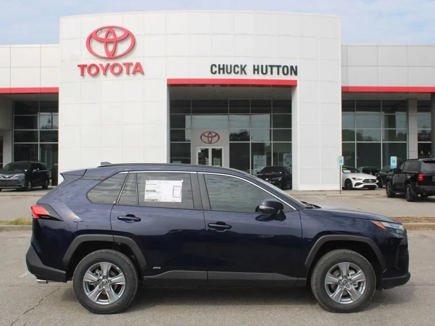 2025 Toyota RAV4 Hybrid XLE photo 1