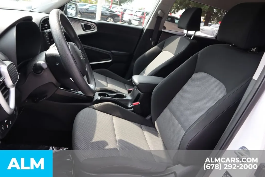 2023 Kia Soul LX photo 1