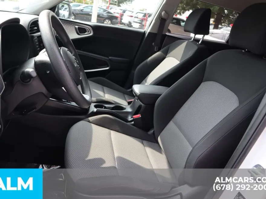 2023 Kia Soul LX photo 1