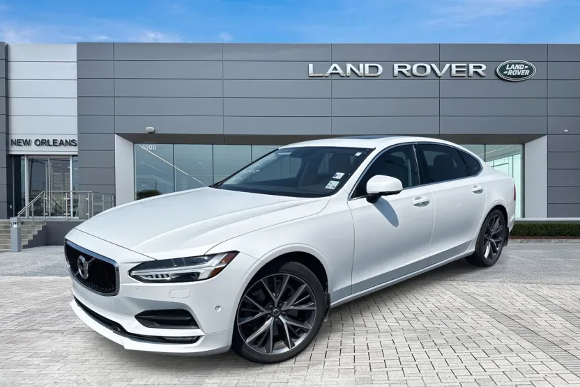 2018 Volvo S90 T6 Momentum photo 1