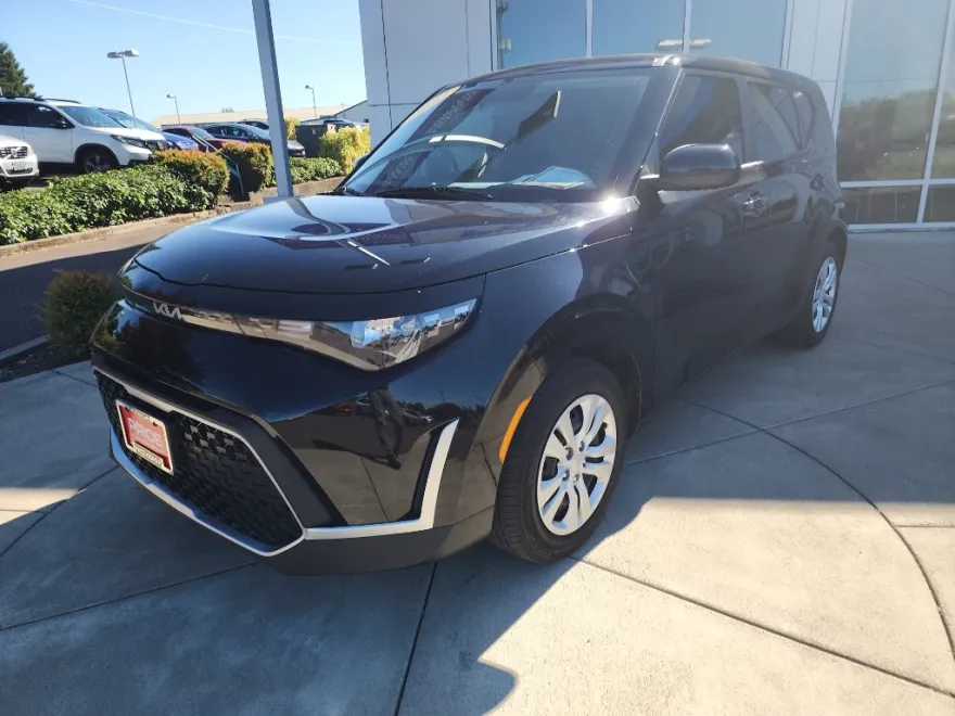 2023 Kia Soul LX photo 1