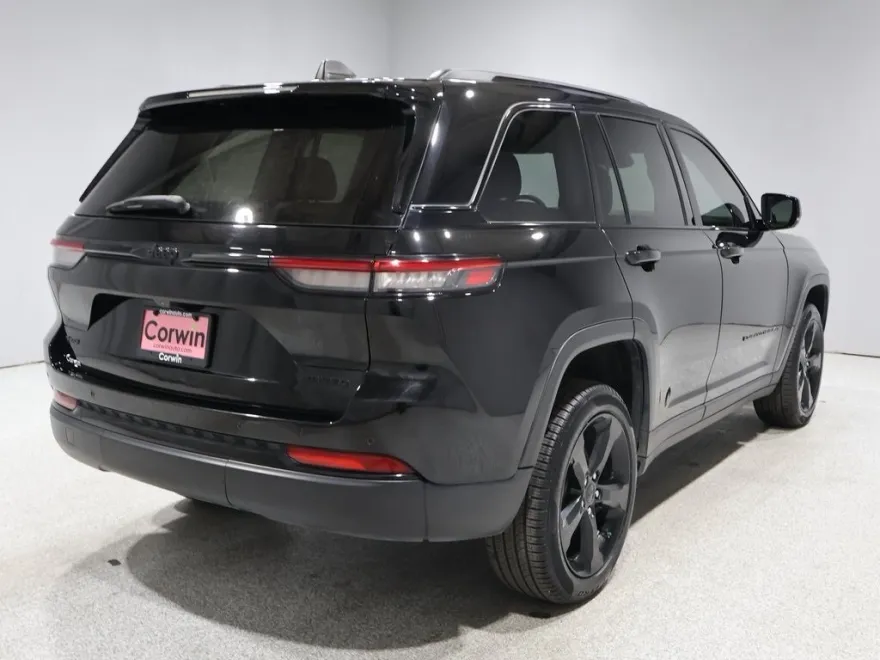 2023 Jeep Grand Cherokee Limited photo 1