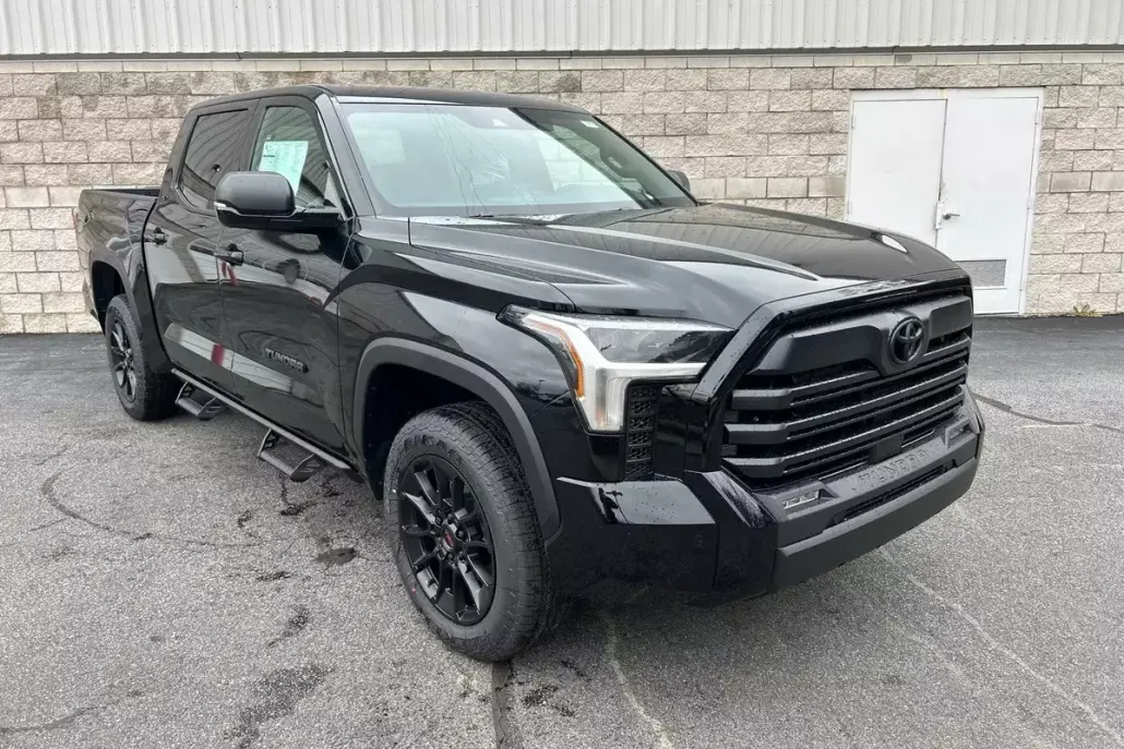 2025 Toyota Tundra SR5 photo 1